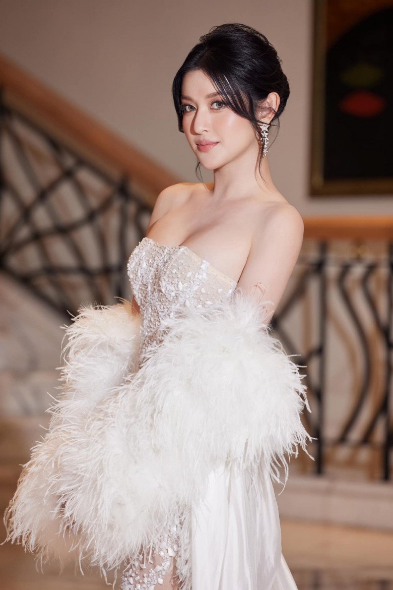 &#34;Quốc bảo nhan sắc Việt&#34; lên truyền hình không hở điểm nào, đời thường ăn diện đối lập rõ - 1