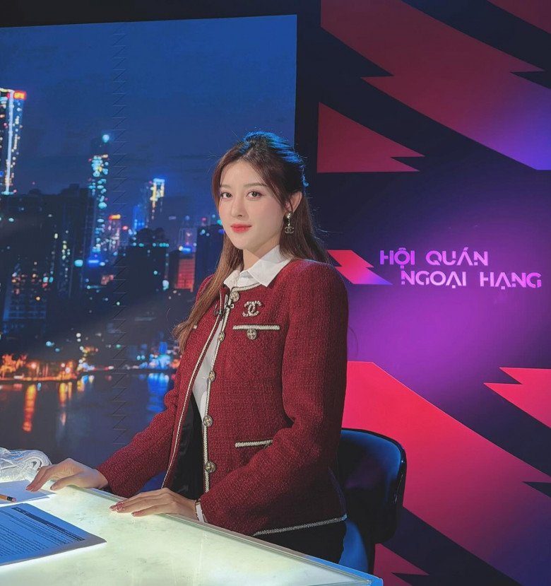 &#34;Quốc bảo nhan sắc Việt&#34; lên truyền hình không hở điểm nào, đời thường ăn diện đối lập rõ - 7