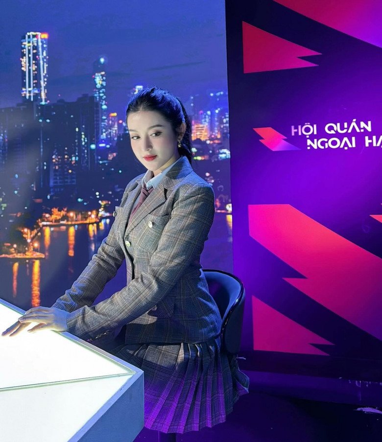 &#34;Quốc bảo nhan sắc Việt&#34; lên truyền hình không hở điểm nào, đời thường ăn diện đối lập rõ - 6