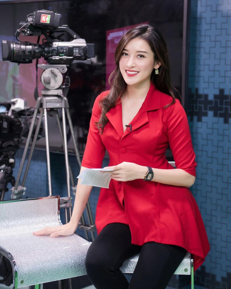 &#34;Quốc bảo nhan sắc Việt&#34; lên truyền hình không hở điểm nào, đời thường ăn diện đối lập rõ - 10