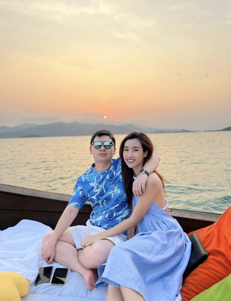 Ông xã Đỗ Mỹ Linh mặc đồ hiệu không kém vợ, có lúc dùng món đồ đậm chất nữ tính - 5