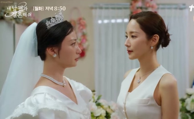 Váy cưới sến rện được Park Min Young mang lên màn ảnh, giờ là xu hướng nhiều cô dâu rất yêu - 2