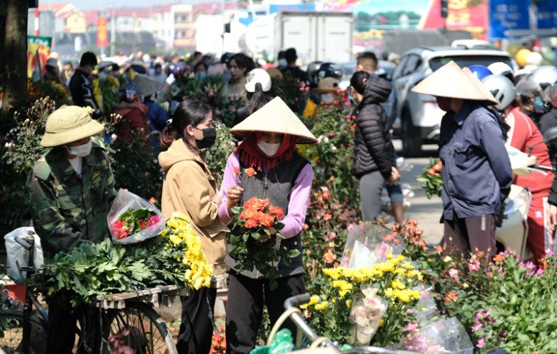 5 chợ hoa Tết sầm uất nhất Hà Nội, tấp nập đông như trẩy hội: Tết đã đến rất gần rồi! - 5
