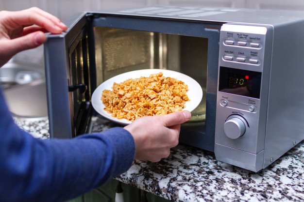 Đồ ăn thừa ngày Tết loại nào ăn được, loại nào bỏ ngay? Cách bảo quản, hâm nóng thực phẩm để tránh ngộ độc - 3