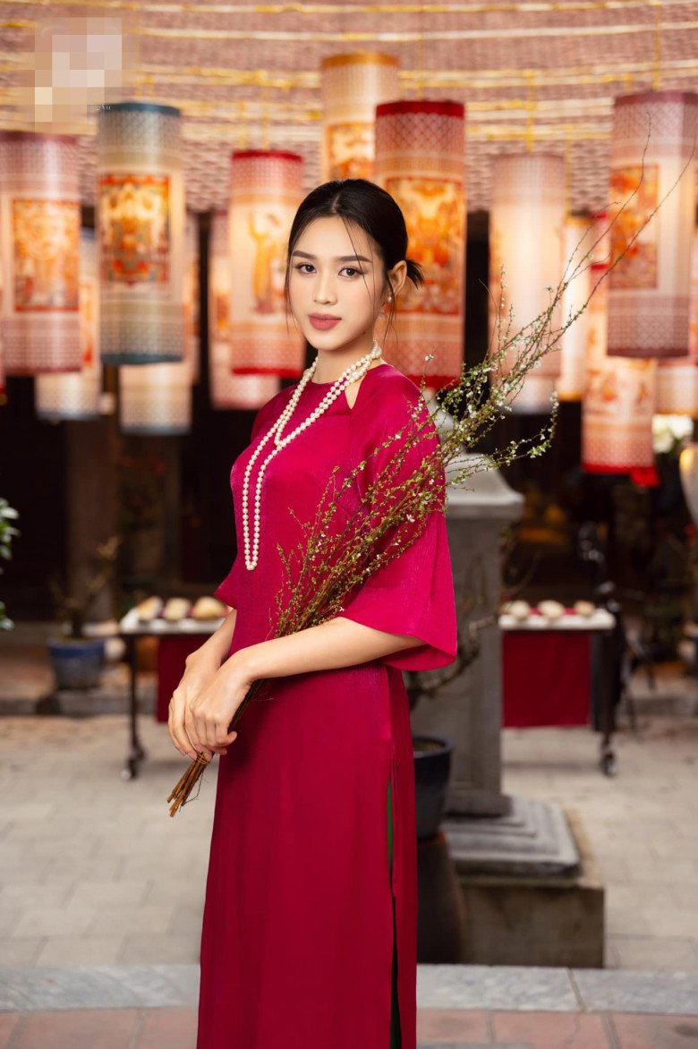 Áo dài màu đỏ &#34;chiếm sóng&#34; mùa Tết 2024, hội mỹ nhân Việt dù tuổi nào cũng nhiệt tình &#34;lăng xê&#34; - 5