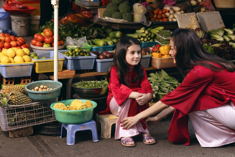 Siêu mẫu Như Vân diện áo dài đôi cùng hai con gái cưng, bé lớn được khen xinh hơn hoa hậu - 9