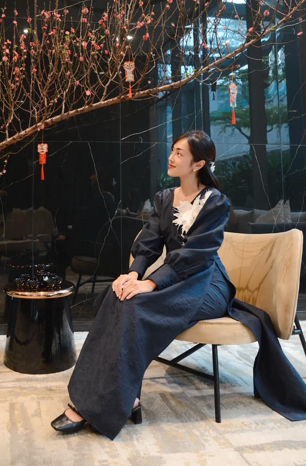 Áo dài Tết màu đen đổ bộ khắp phố phường, hội người đẹp Vbiz diện vào chỉ có nổi không có chìm! - 5