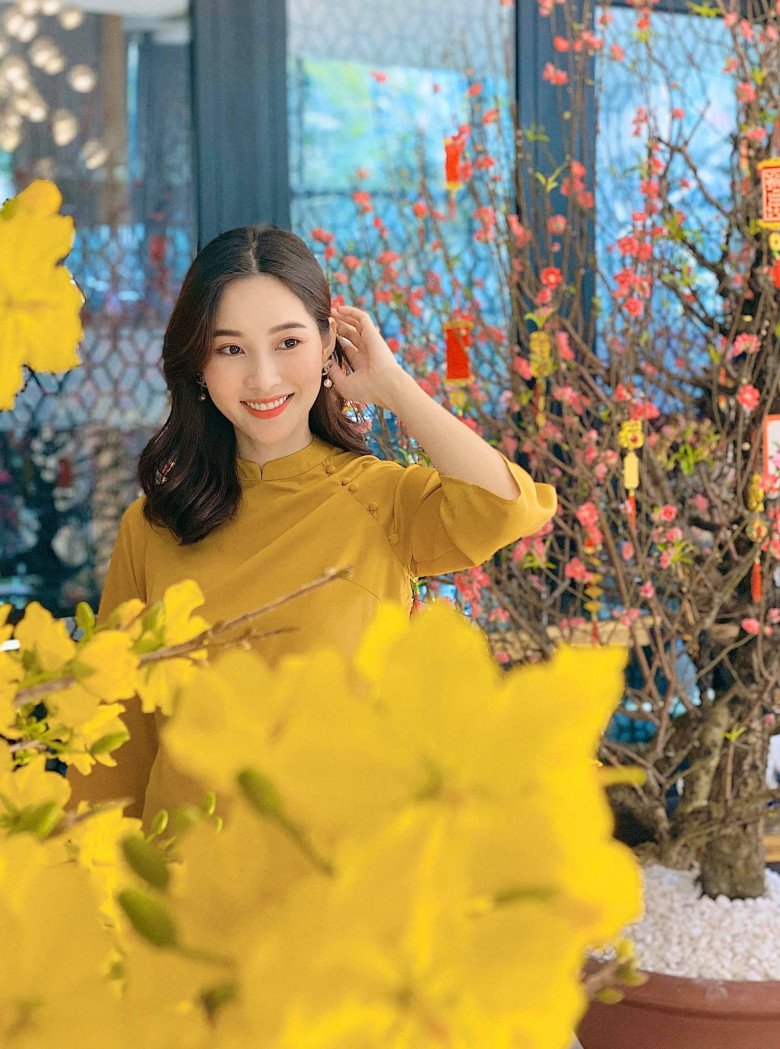 Style áo dài qua từng năm của &#34;thần tiên tỉ tỉ&#34; Đặng Thu Thảo: &#34;Một màu&#34; nhưng chỉ có đẹp hơn! - 7