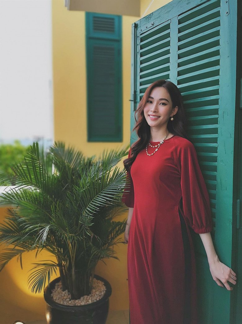 Style áo dài qua từng năm của &#34;thần tiên tỉ tỉ&#34; Đặng Thu Thảo: &#34;Một màu&#34; nhưng chỉ có đẹp hơn! - 4