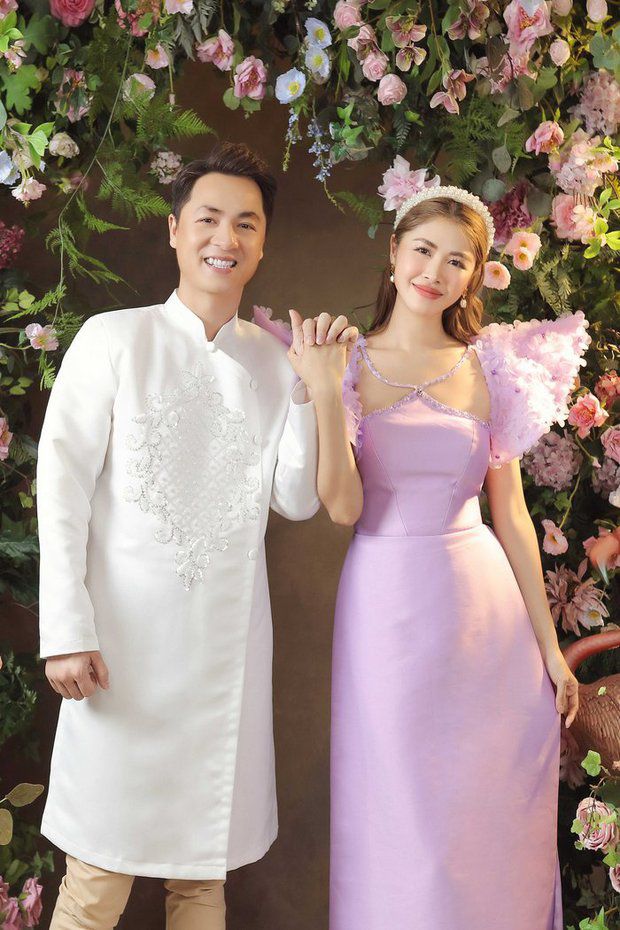 Vợ chồng Đăng Khôi - Thuỷ Anh tình cảm với áo dài Tết, mẹ 2 con "cân đẹp" cả thiết kế khó - 9