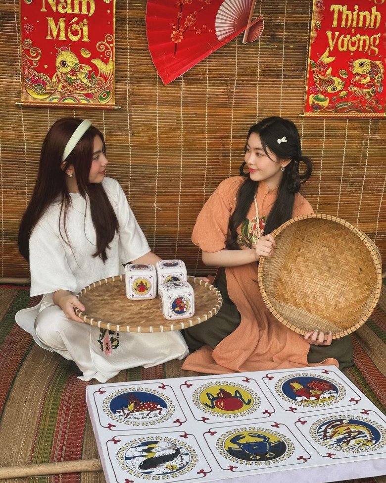 Yêu trang phục truyền thống, Lọ Lem và Hạt Dẻ nhà Quyền Linh qua mỗi năm càng lộ rõ thần thái hoa hậu - 5