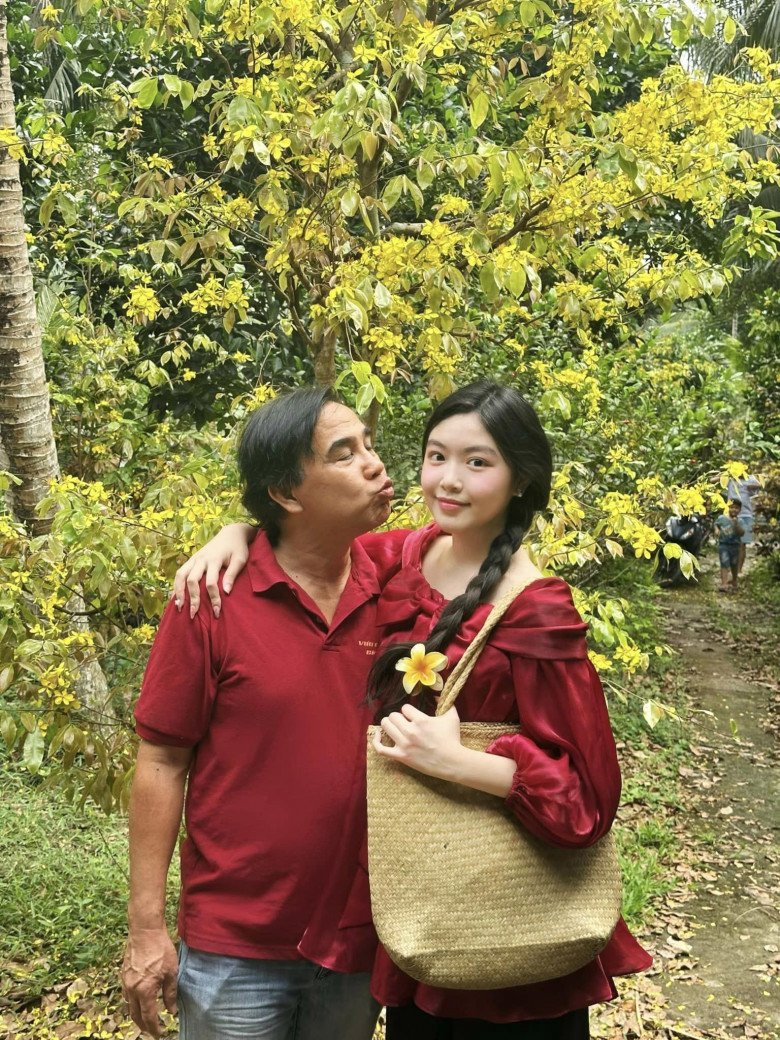 Yêu trang phục truyền thống, Lọ Lem và Hạt Dẻ nhà Quyền Linh qua mỗi năm càng lộ rõ thần thái hoa hậu - 1
