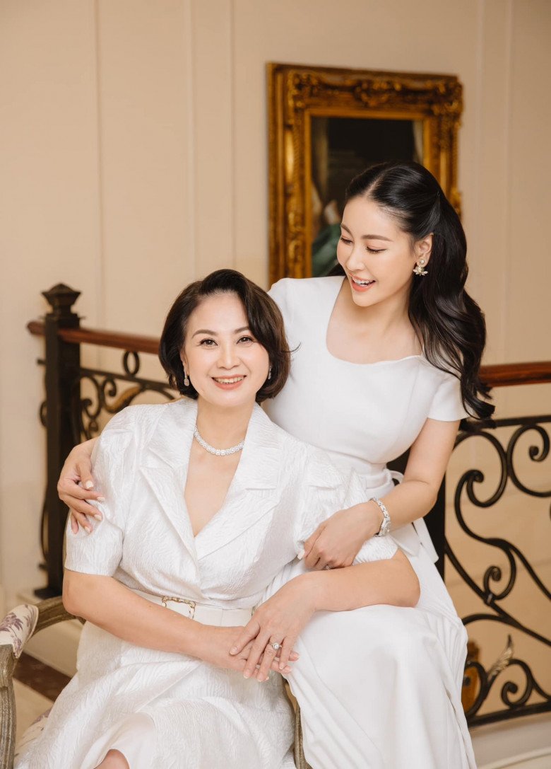 Xuýt xoa trước nhan sắc di truyền 3 thế hệ của nhà Hà Kiều Anh, bất ngờ là bà ngoại 70 tuổi vẫn trẻ đẹp - 6