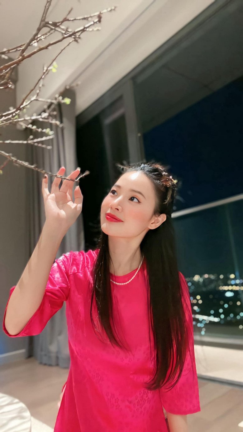 Midu khoe nhan sắc 3 thế hệ ngày đầu năm, &#34;chị ngoại&#34; và &#34;chị mẹ&#34; quá trẻ đẹp - 7