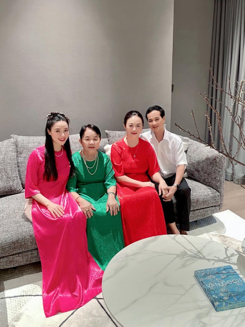 Midu khoe nhan sắc 3 thế hệ ngày đầu năm, &#34;chị ngoại&#34; và &#34;chị mẹ&#34; quá trẻ đẹp - 3