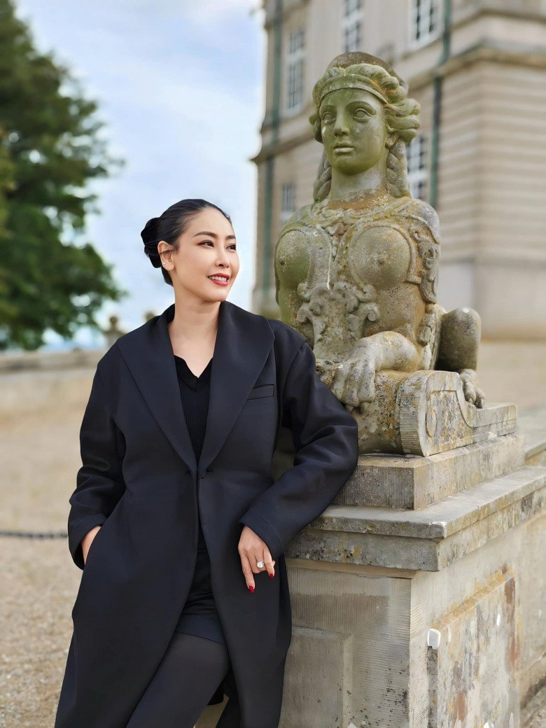 Hoa hậu Hà Kiều Anh phối áo ngủ với đồ giá rẻ ra phố mà không ai hay biết - 8