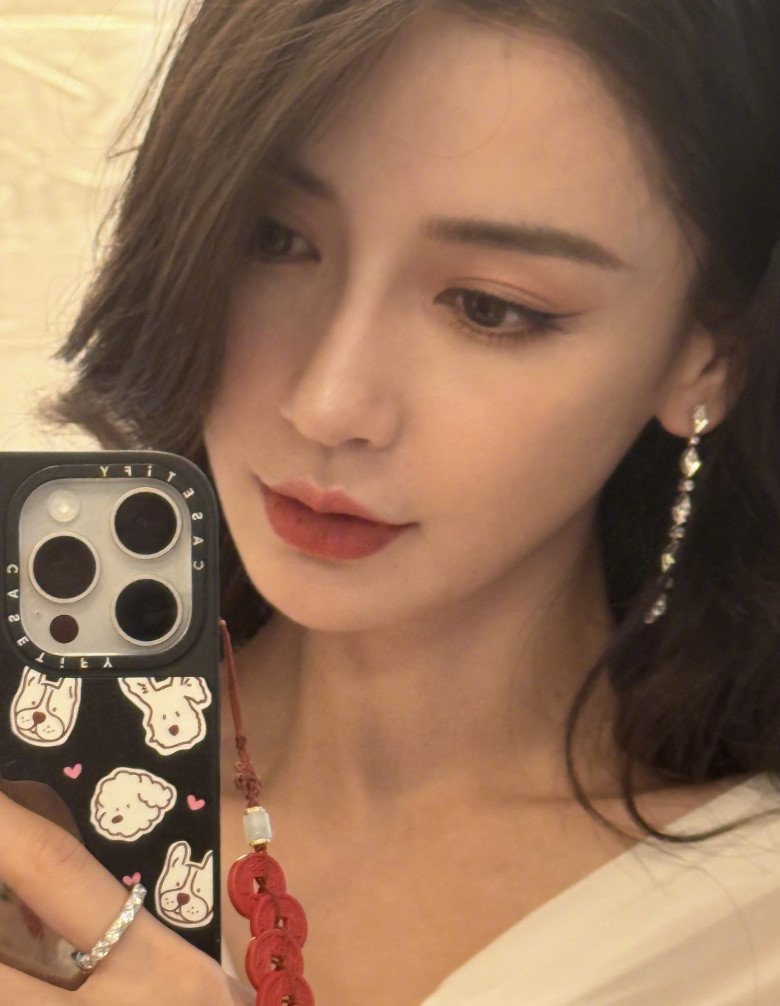 Xuất hiện hậu bị &#34;phong sát ngầm&#34;, nhan sắc của mẹ một con Angela Baby khiến nhiều người ngỡ ngàng - 5