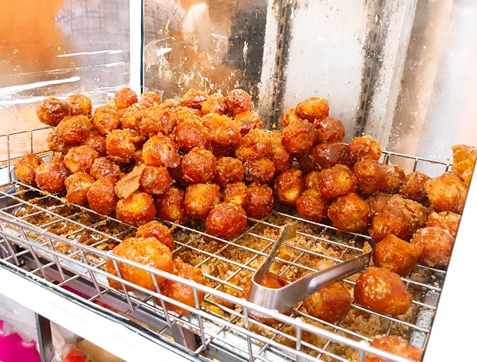 6 địa chỉ bánh rán ngọt đông khách nhất Hà Nội, ngày bán cả chục nghìn chiếc là bình thường - 2