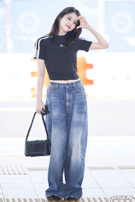 Dáng mũm mĩm, chị em mặc croptop theo 3 kiểu này khỏi lo lộ ngấn bụng - 1