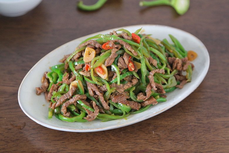 Thăn bò hay bị chê khô nhưng xào kiểu này mềm ngon, đậm đà - 10