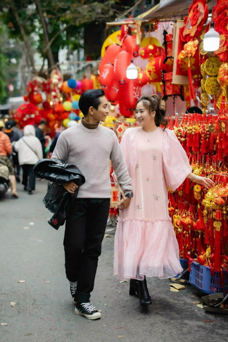 Khánh Thi sinh con lần 3 chưa về dáng, có &#34;chấp niệm&#34; với kiểu áo voan bồng bềnh dễ gây to ngang - 5