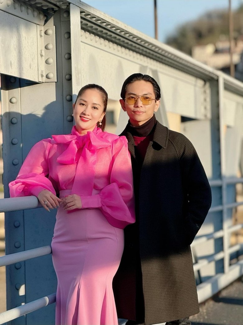 Khánh Thi sinh con lần 3 chưa về dáng, có &#34;chấp niệm&#34; với kiểu áo voan bồng bềnh dễ gây to ngang - 1