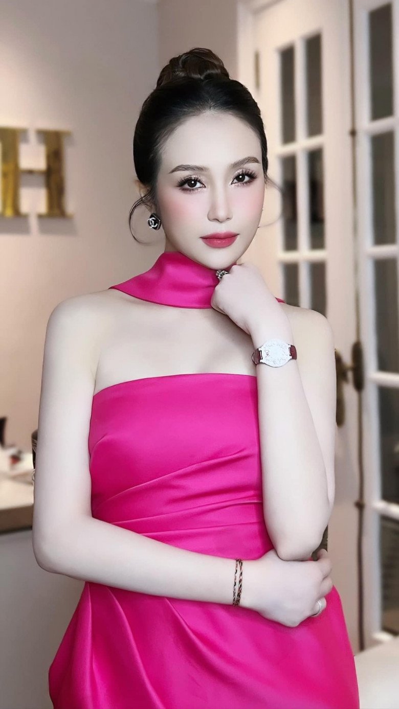 2 mẹ Việt có tên Baby được chồng cưng: Ngoài 30 đều lão hóa ngược nhưng ăn diện đối lập - 9