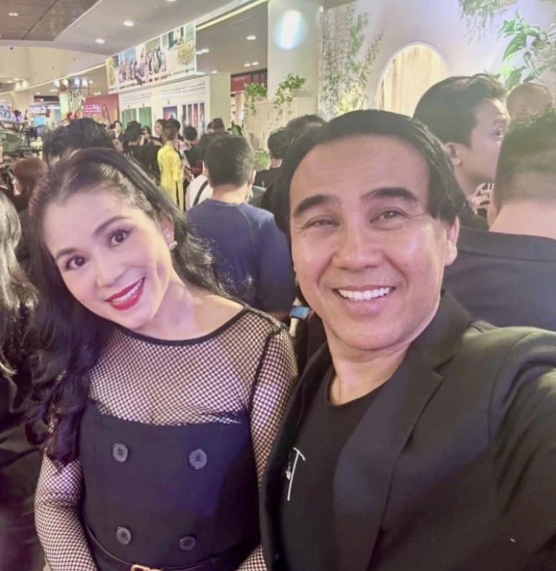 Bà xã Quyền Linh vẫn chăm diện váy ngắn cũn đi chơi, U55 có &#34;cặp kiếm Nhật&#34; không kém 2 con gái cưng - 7