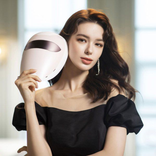 Dưỡng da bằng chiếc mặt nạ như người máy, hội mỹ nhân từ Á sang Âu chống già, tăng sinh collagen cho da - 9