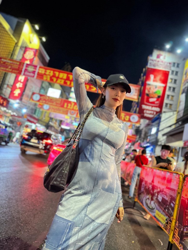 Dũng cảm như Minh Hằng, sau Tết can đảm diện đầm bó sát, ví &#34;bụng như cái thau&#34; vẫn quyến rũ - 3