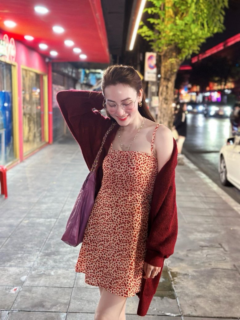 &#34;Tình đầu quốc dân&#34; U40 có làn da trắng như sứ mỏng, ra đường chỉ mang &#34;tấm khiên chống nắng&#34; - 3