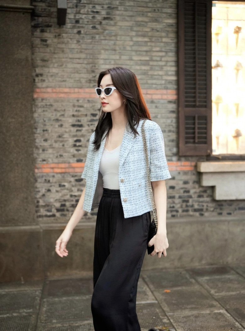 Đặng Thu Thảo đi du lịch với combo hàng hiệu khủng, xứng danh phu nhân nhà hào môn - 18