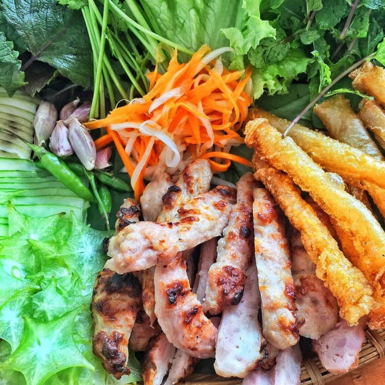 5 quán nem nướng nổi tiếng đông nghịt khách ở Nha Trang, có quán hơn 50 năm vẫn cực chất lượng - 2