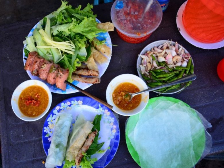 5 quán nem nướng nổi tiếng đông nghịt khách ở Nha Trang, có quán hơn 50 năm vẫn cực chất lượng - 4