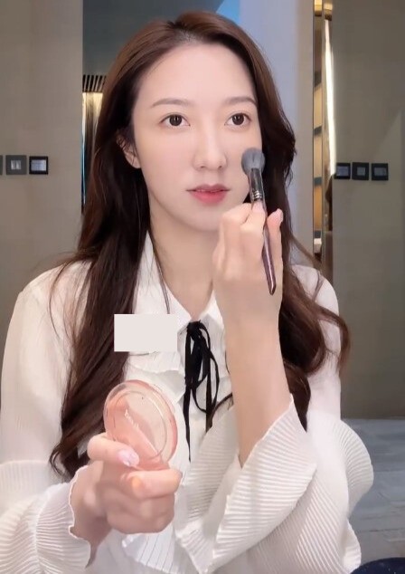 Mỹ nhân 2K1 nổi tiếng sau một đêm đẹp chẳng kém Địch Lệ Nhiệt Ba, makeup như không càng xinh "bùng nổ" - 4