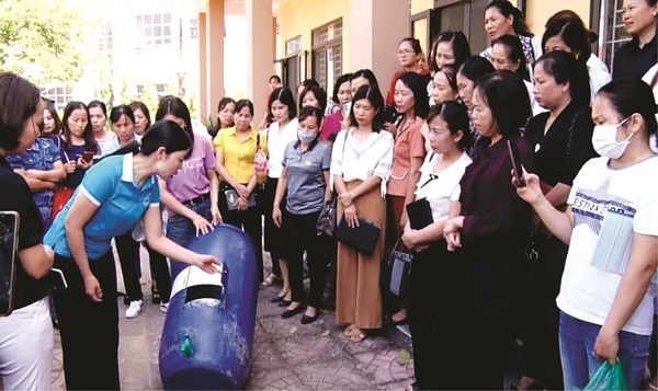 Môi trường sạch xanh nhờ bàn tay hội viên phụ nữ - 1