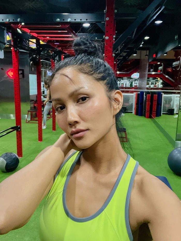 Hoa hậu Việt đẹp nhất mọi thời đại đi tập gym mắc ngay lỗi nặng, dễ khiến da lão hoá nhanh - 5