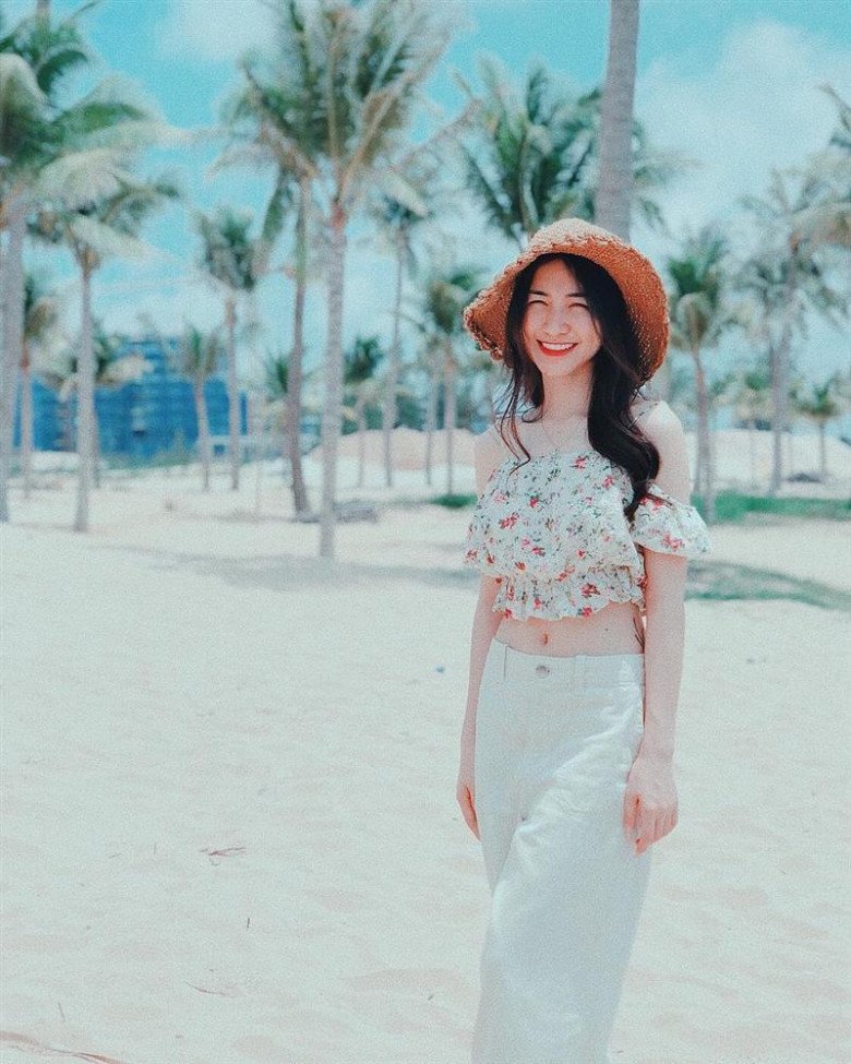 Bụng rạn da chằng chịt, Hoà Minzy vẫn có ưu điểm &#34;vạn người mê&#34;, được 2 chàng trai khen nức nở - 9