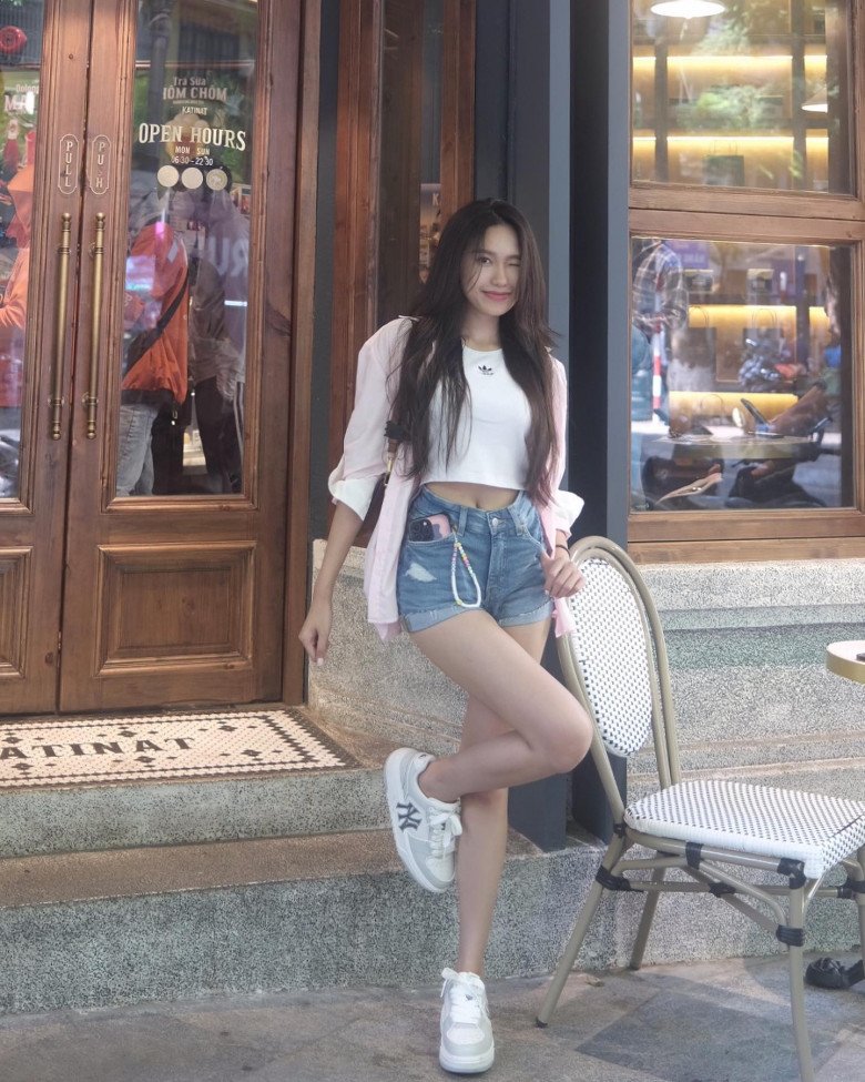 Hậu làm vợ Đoàn Văn Hậu, Doãn Hải My &#34;cất&#34; món đồ yêu thích khi đi du lịch - 10