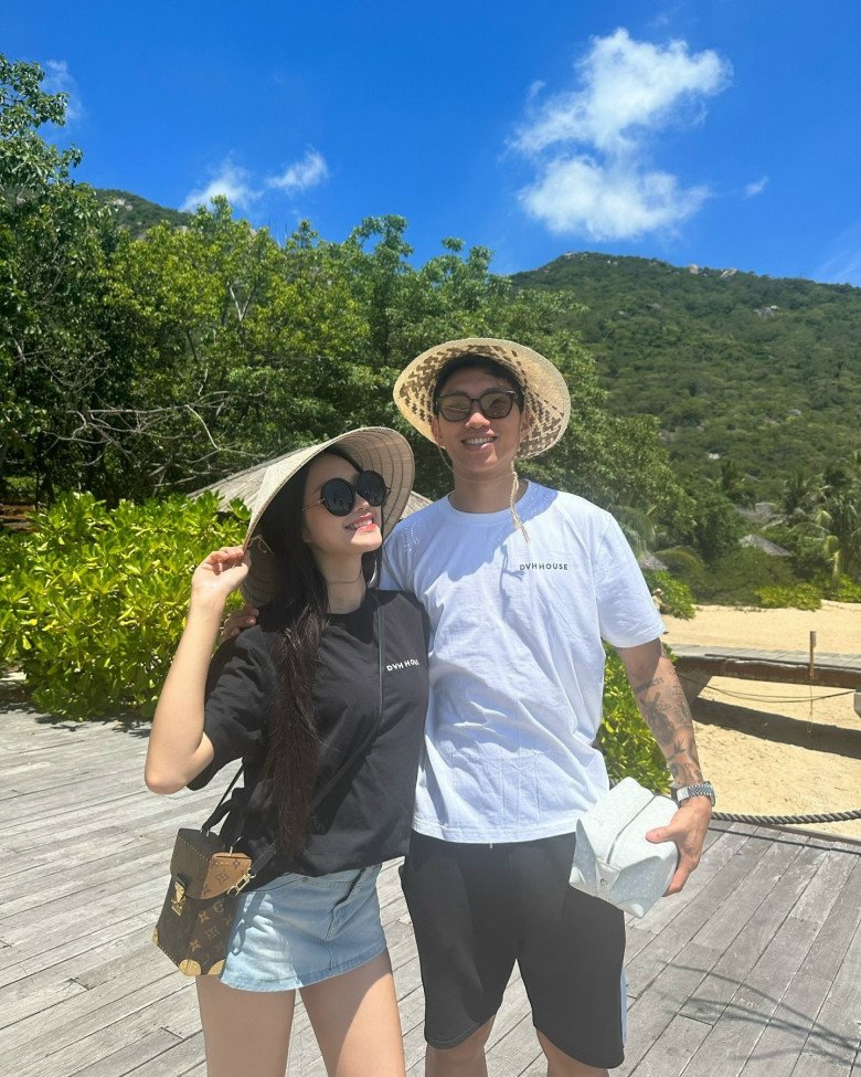 Hậu làm vợ Đoàn Văn Hậu, Doãn Hải My &#34;cất&#34; món đồ yêu thích khi đi du lịch - 2