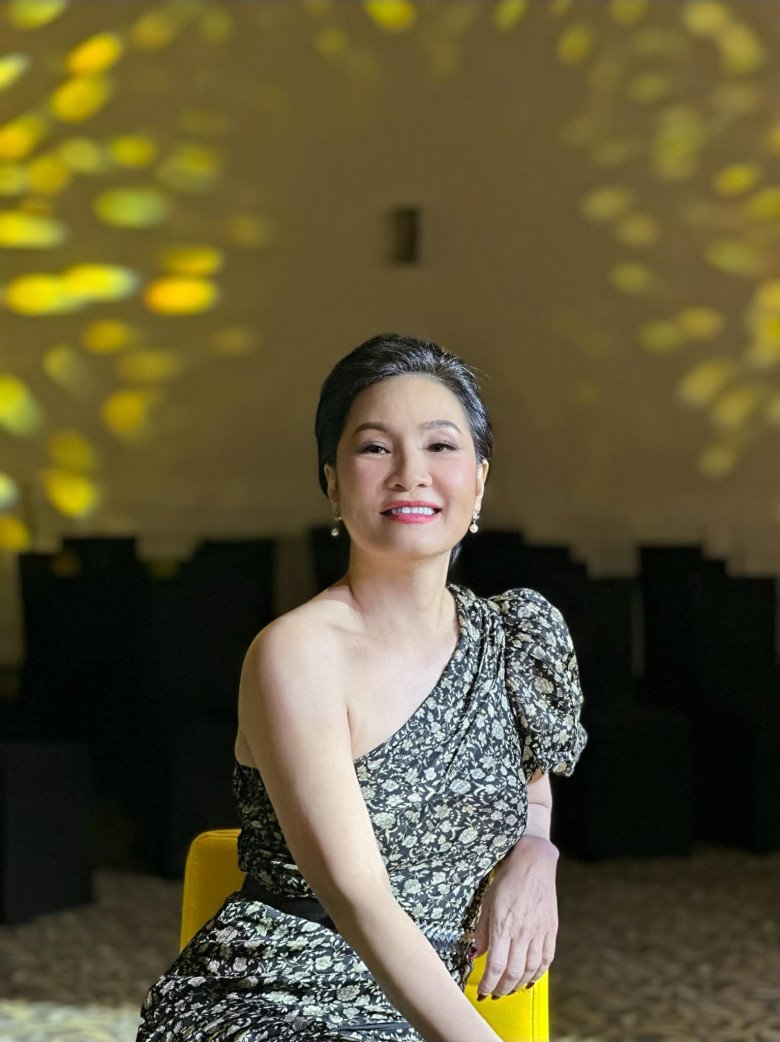 &#34;Bà mẹ phản diện&#34; phim trăm tỷ: U65 &#34;mặt hoa da phấn&#34;, phong cách đơn giản nhưng sang như phú bà - 5