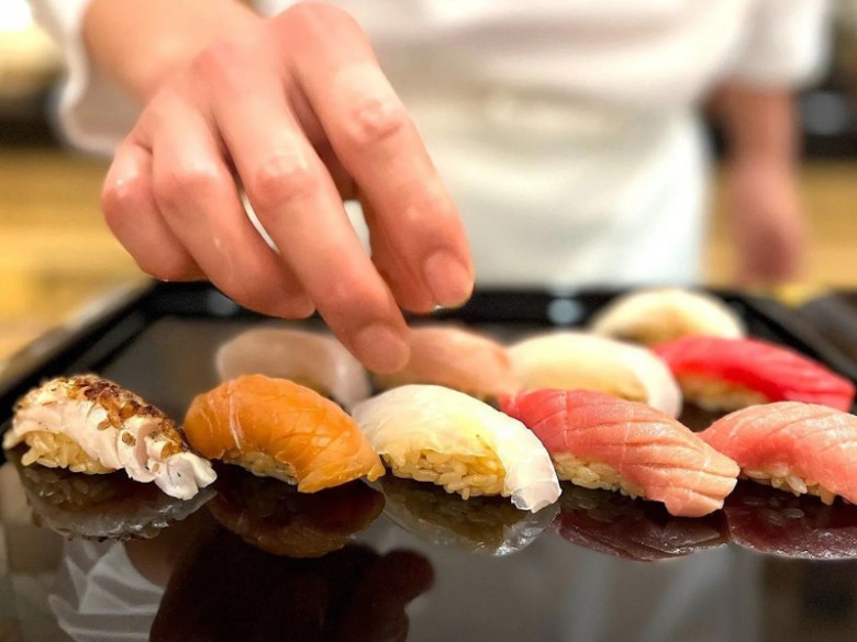 Có gì bên trong đĩa sushi đắt nhất thế giới, giá gần 58 triệu nhưng đáng đến từng xu - 2