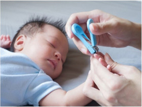 Sinh con 2 tháng, bố mẹ chồng lúc đầu không nhận cháu giờ lại bắt cắt móng tay bé xét nghiệm ADN