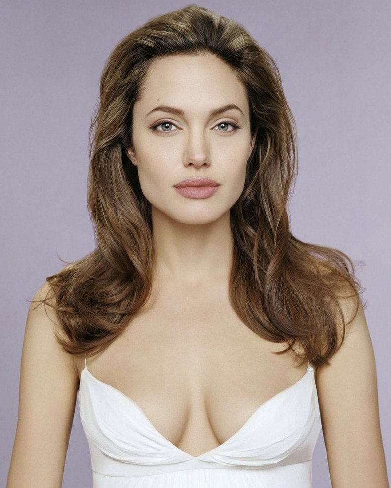 Angelina Jolie thay đổi một điểm giống hệt vợ cũ của chồng cũ, U50 nhan sắc bừng sáng đầy kiêu kì - 3