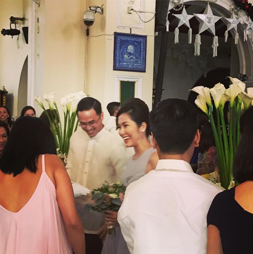 Vợ chồng Tăng Thanh Hà đi ăn cưới: Vợ &#34;chung tình&#34; với áo dài Việt, chồng mặc trang phục Philippines - 9