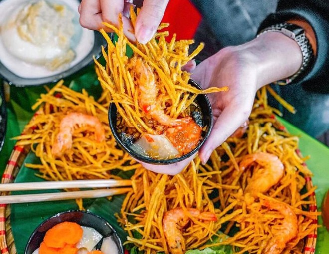 Ẩm thực chợ Đồng Xuân nức tiếng gần xa, trứ danh bún riêu tóp mỡ mọc giòn chỉ 25.000 đồng - 2