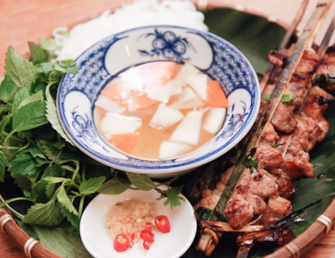 Ẩm thực chợ Đồng Xuân nức tiếng gần xa, trứ danh bún riêu tóp mỡ mọc giòn chỉ 25.000 đồng - 5