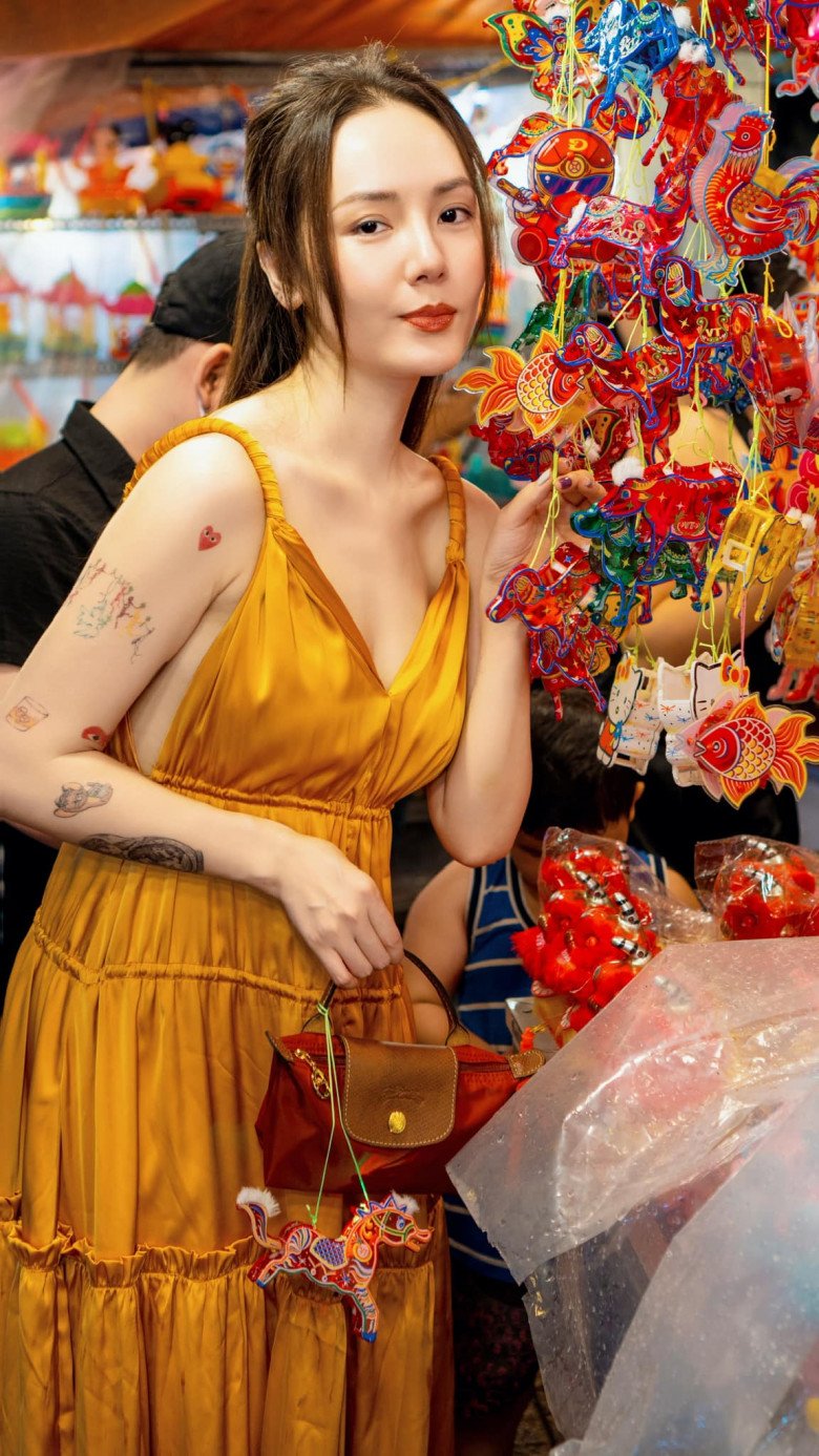 Phương Linh tuổi 39 vẫn trẻ trung mơn mởn, nhờ ăn diện theo công thức "2 áo - 2 váy" - 8