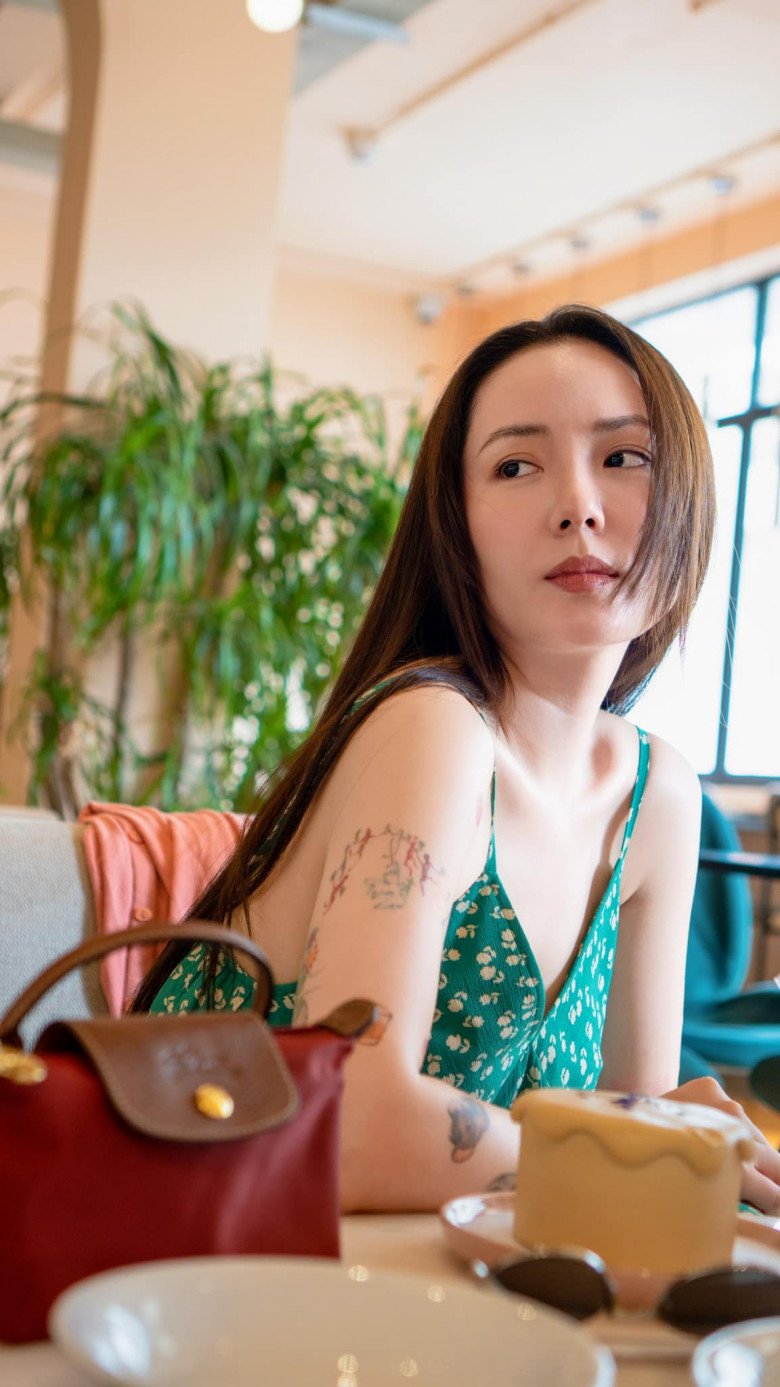 Phương Linh tuổi 39 vẫn trẻ trung mơn mởn, nhờ ăn diện theo công thức "2 áo - 2 váy" - 6