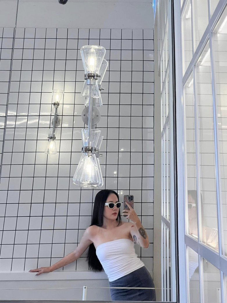 Phương Linh tuổi 39 vẫn trẻ trung mơn mởn, nhờ ăn diện theo công thức "2 áo - 2 váy" - 12